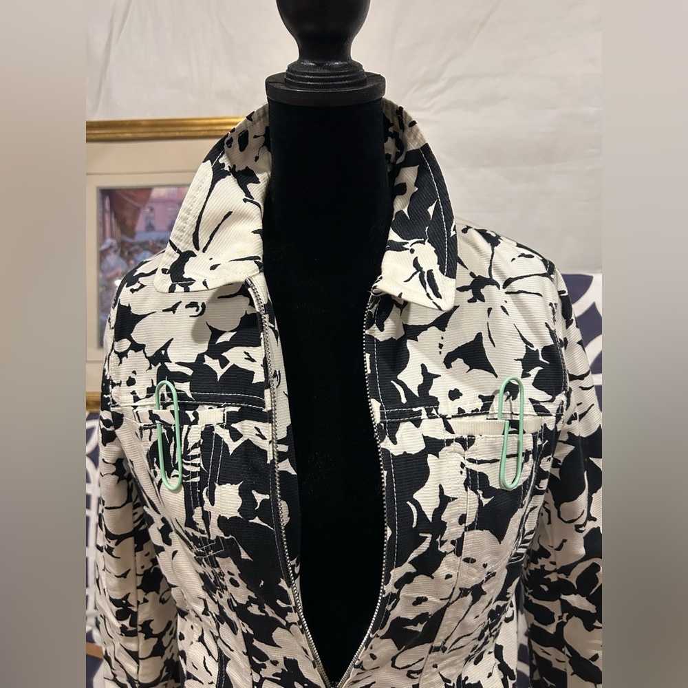 Rare Jones NY Jean Jacket, floral print 4 pockets with collar. NWOT Amazing!! - Picture 3 of 12